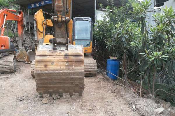 四川出售转让二手7400小时2012年福田雷沃FR260挖掘机