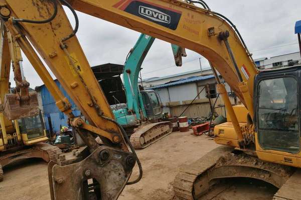 云南出售转让二手6000小时2011年福田雷沃FR220挖掘机