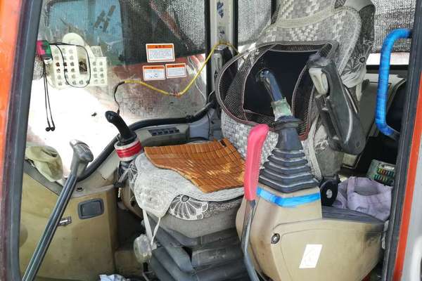 辽宁出售转让二手9000小时2006年斗山DH225LC挖掘机