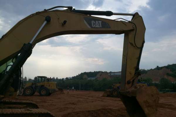 江西出售转让二手10000小时2011年卡特彼勒330挖掘机