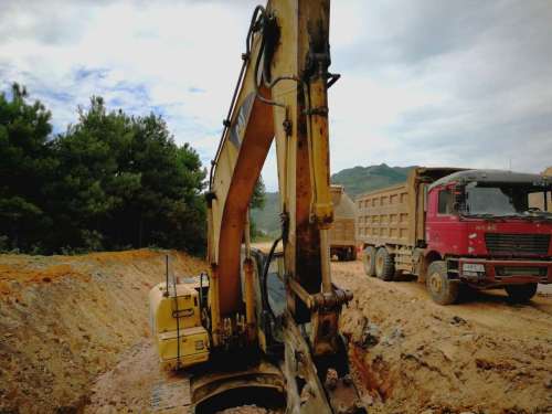 贵州出售转让二手14500小时2004年卡特彼勒320C挖掘机