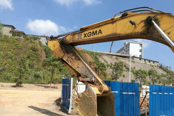 江西出售转让二手12000小时2010年厦工XG825挖掘机