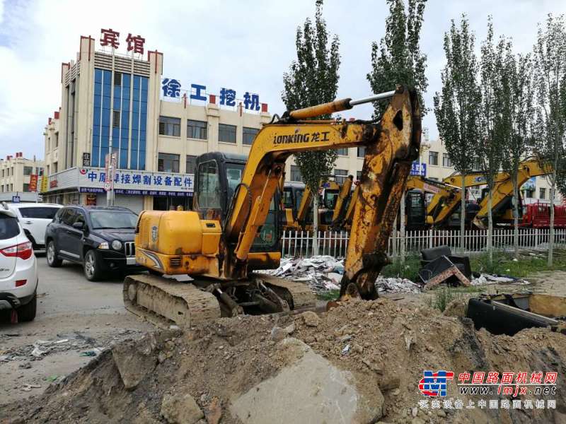 内蒙古出售转让二手7000小时2012年龙工LG6060挖掘机