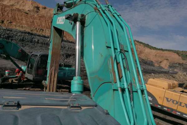 内蒙古出售转让二手15000小时2010年神钢SK350LC挖掘机