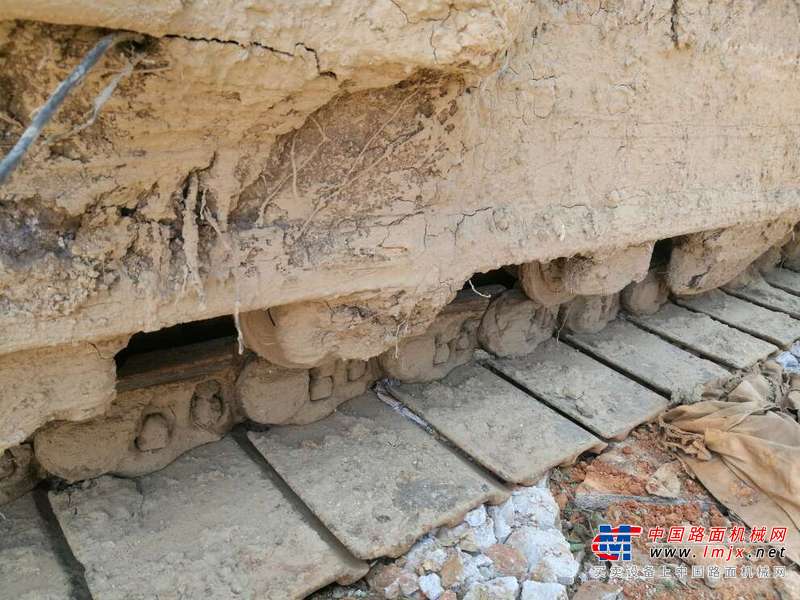 云南出售转让二手9000小时2010年现代R215挖掘机
