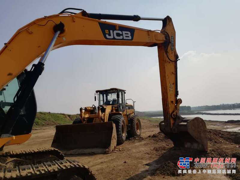 山东出售转让二手6152小时2013年JCBJS200SC挖掘机