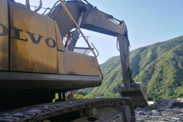 云南出售转让二手12000小时2010年沃尔沃EC210B挖掘机