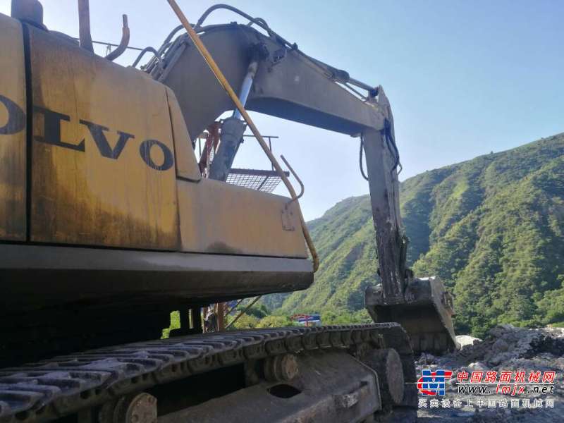 云南出售转让二手12000小时2010年沃尔沃EC210B挖掘机