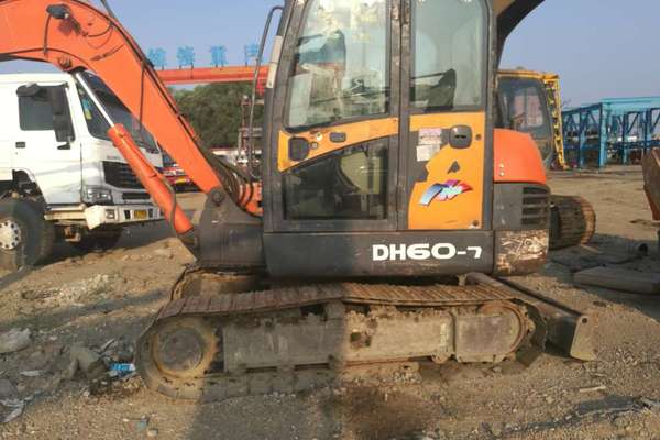 内蒙古出售转让二手8000小时2009年斗山DH60挖掘机