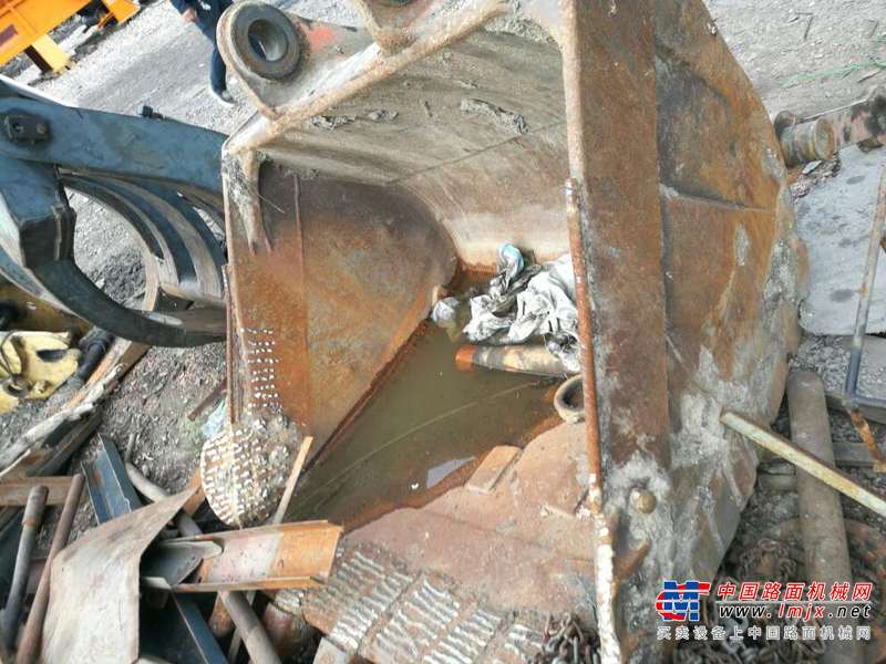 黑龙江出售转让二手9000小时2007年日立ZX240挖掘机