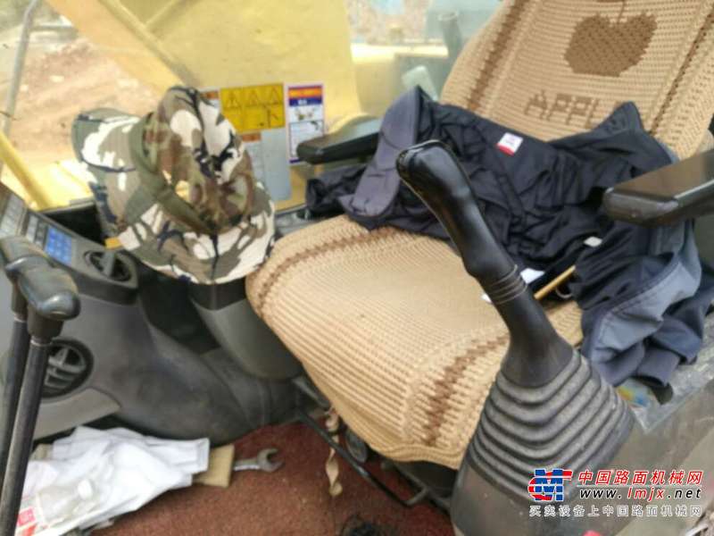 云南出售转让二手9856小时2009年小松PC220挖掘机