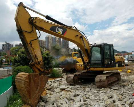 贵州出售转让二手8000小时2010年卡特彼勒320D挖掘机