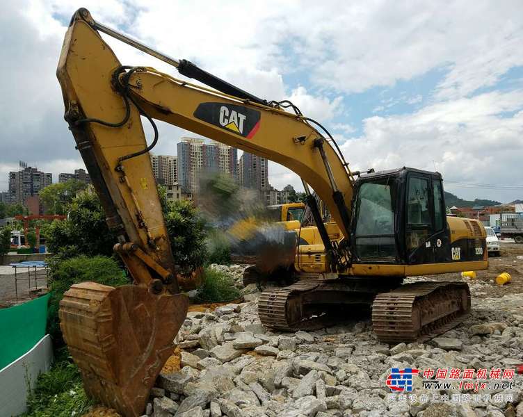 贵州出售转让二手8000小时2010年卡特彼勒320D挖掘机