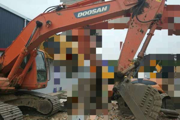 甘肃出售转让二手6700小时2011年斗山DH215挖掘机