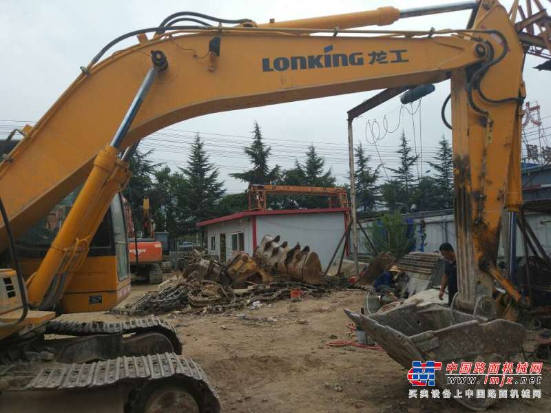 甘肃出售转让二手9000小时2011年龙工LG6225挖掘机