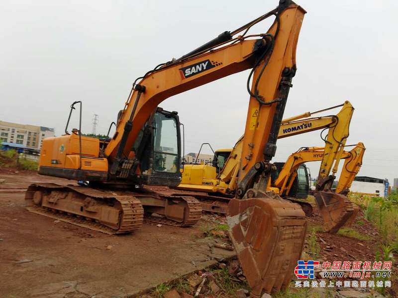 四川出售转让二手3000小时2014年三一重工SY135C挖掘机