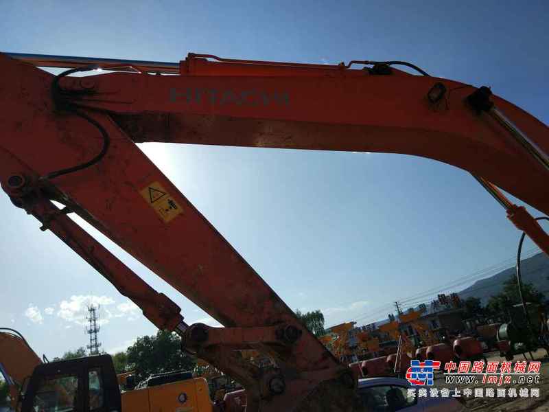 甘肃出售转让二手8000小时2011年日立ZX240LC挖掘机