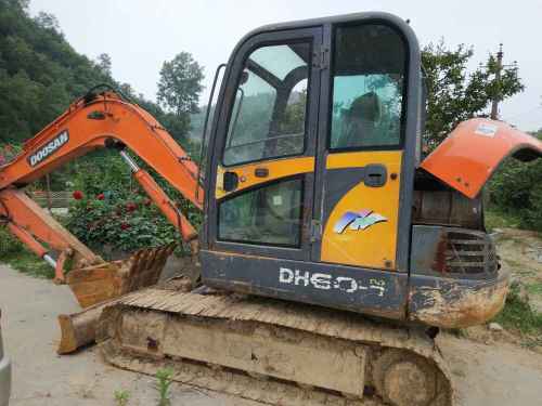 湖北出售转让二手7800小时2010年斗山DH60挖掘机