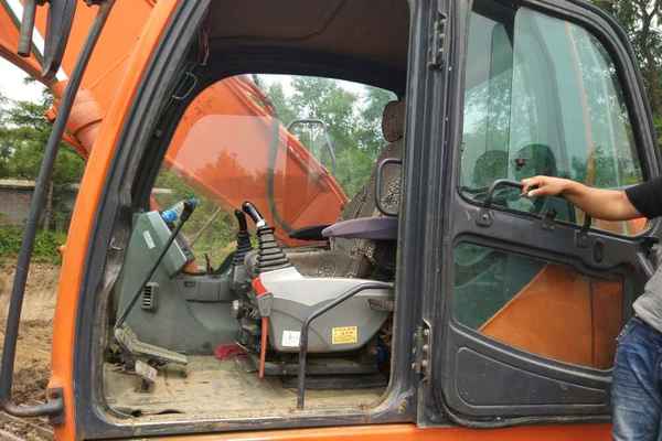 吉林出售转让二手14500小时2008年斗山DX225LC挖掘机