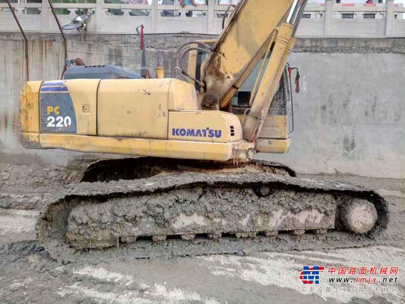 山西出售转让二手10000小时2008年小松PC220LC挖掘机