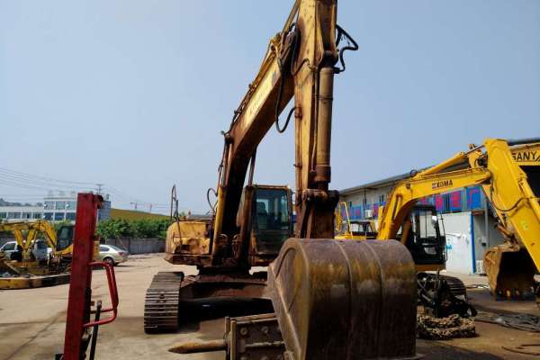 四川出售转让二手8000小时2010年小松PC240挖掘机