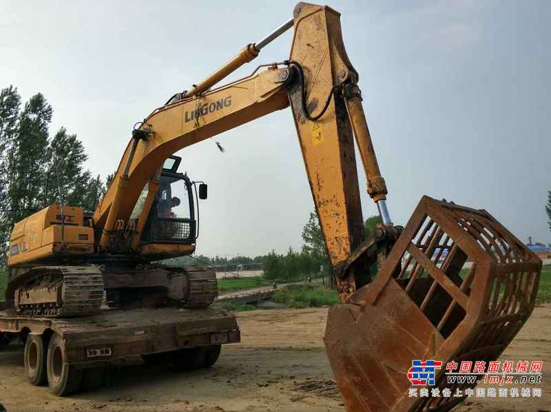 黑龙江出售转让二手12352小时2010年柳工CLG225C挖掘机