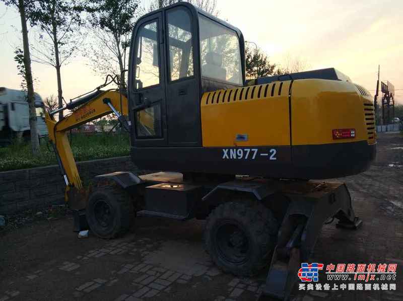 黑龙江出售转让二手5680小时2015年犀牛重工轮挖XM977挖掘机