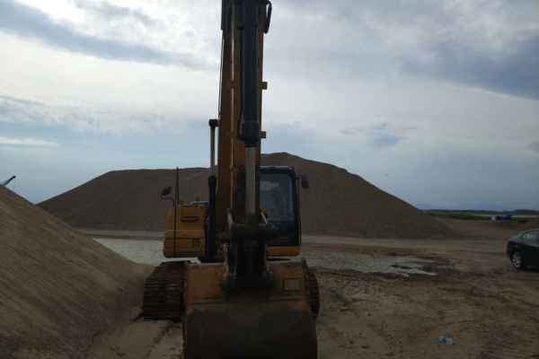 黑龙江出售转让二手7895小时2012年卡特彼勒323DL挖掘机