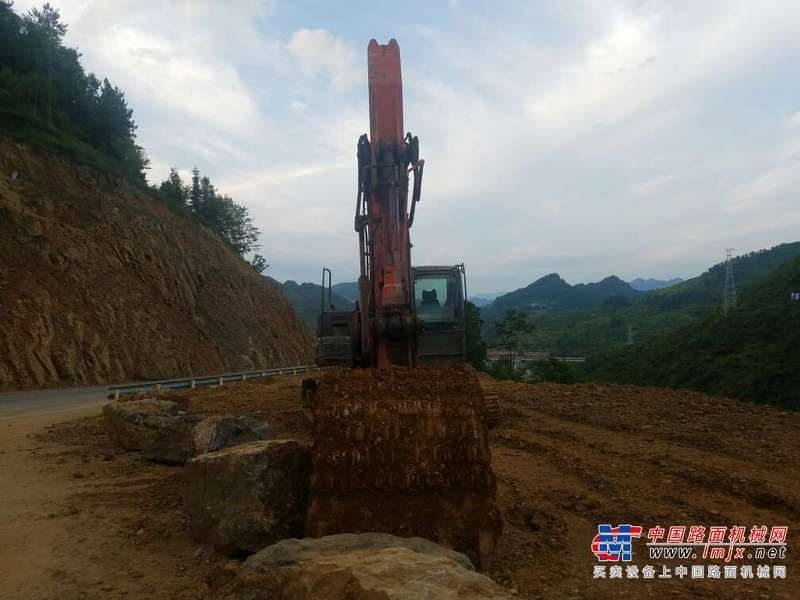 贵州出售转让二手9800小时2010年日立ZX240挖掘机