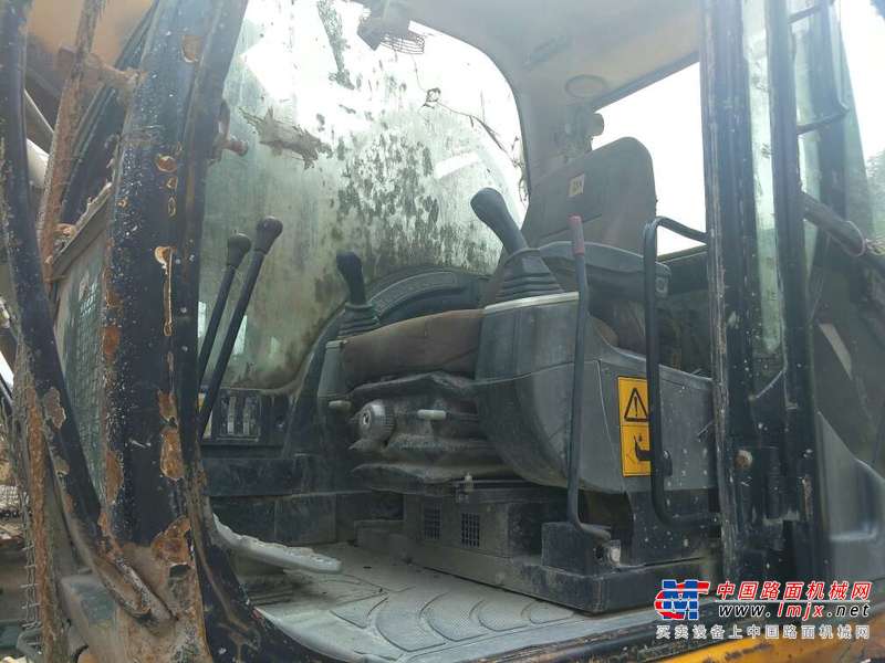 河南出售转让二手8692小时2011年JCBJS220LC挖掘机