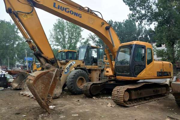 河南出售转让二手6938小时2009年柳工CLG225挖掘机