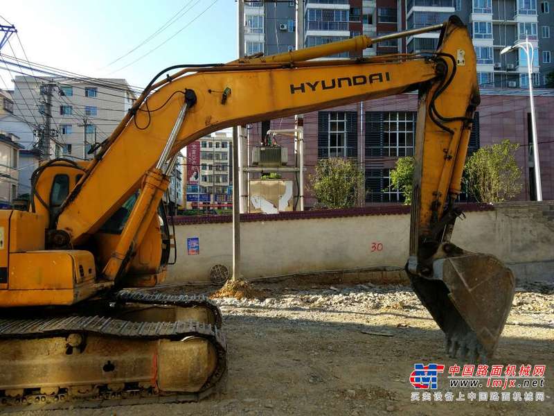 贵州出售转让二手9800小时2009年现代R225挖掘机