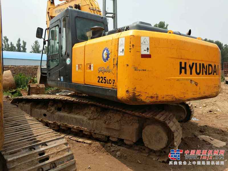 河南出售转让二手7763小时2010年现代R225挖掘机