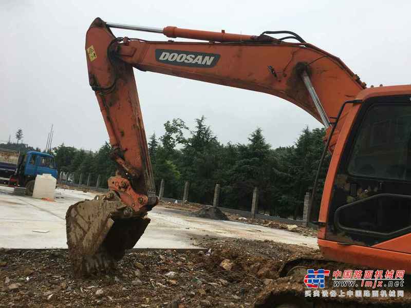 湖北出售转让二手6000小时2011年斗山DH215挖掘机