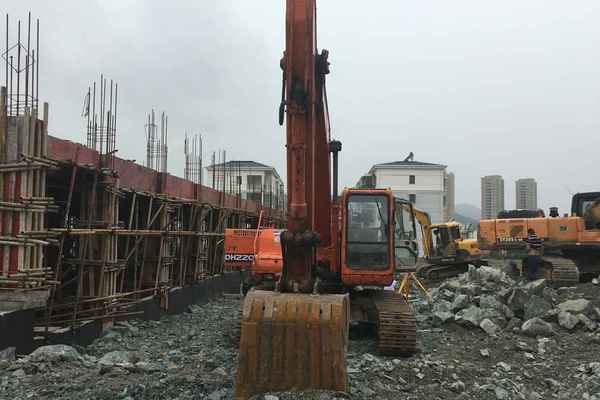 湖北出售转让二手14000小时2009年大宇DH220LC挖掘机