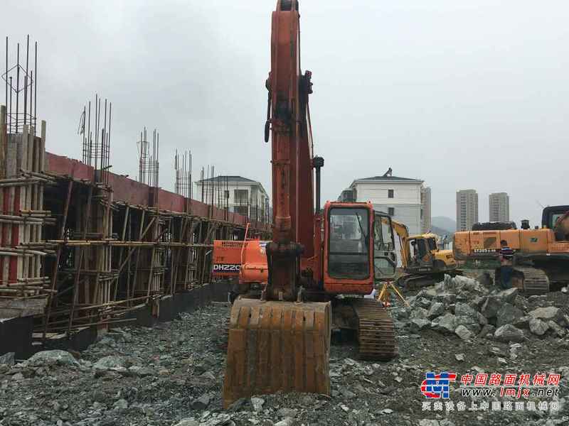 湖北出售转让二手14000小时2009年大宇DH220LC挖掘机