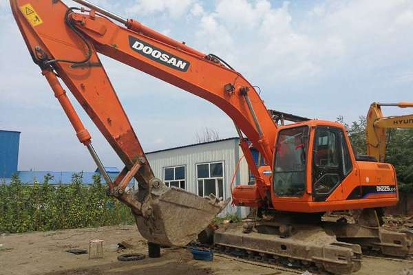 吉林出售转让二手12000小时2009年斗山DH220LC挖掘机