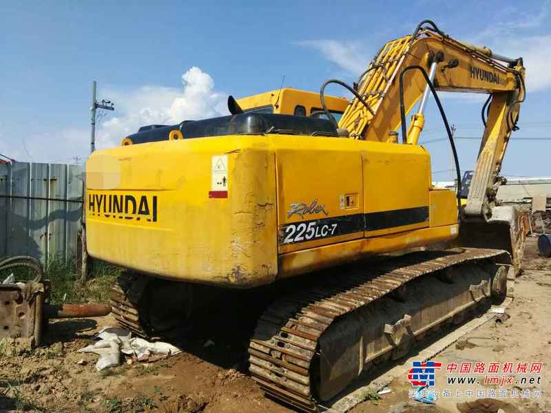 山西出售转让二手15000小时2009年现代R225LC挖掘机