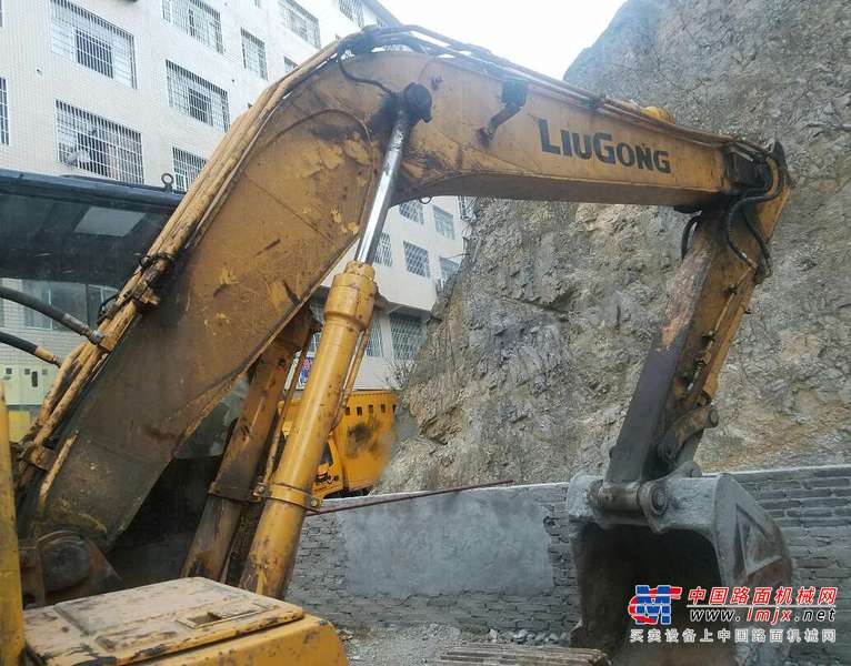 贵州出售转让二手8600小时2010年柳工CLG915C挖掘机