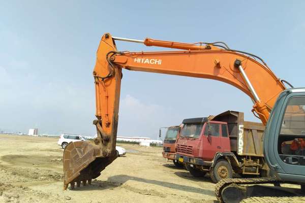 辽宁出售转让二手15000小时2004年日立EX230挖掘机
