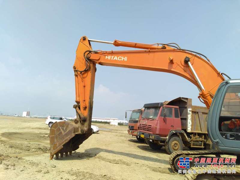 辽宁出售转让二手15000小时2004年日立EX230挖掘机