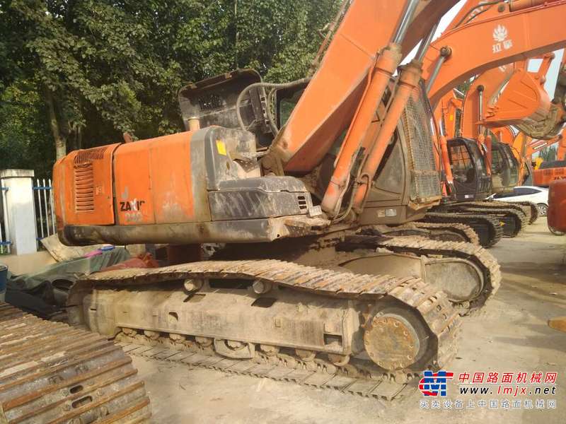 河北出售转让二手8000小时2009年日立ZX240挖掘机
