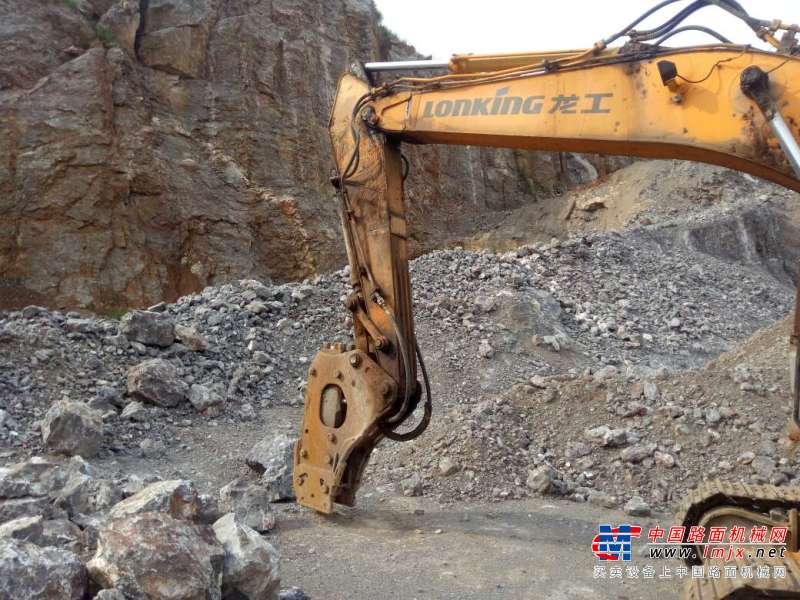 江西出售转让二手10000小时2011年龙工LG6215挖掘机