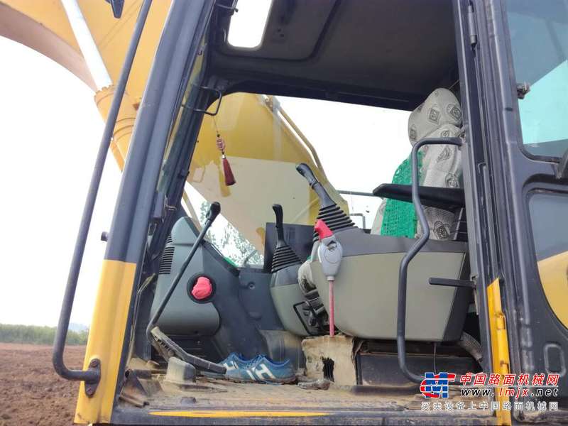 山东出售转让二手9000小时2010年小松PC200挖掘机