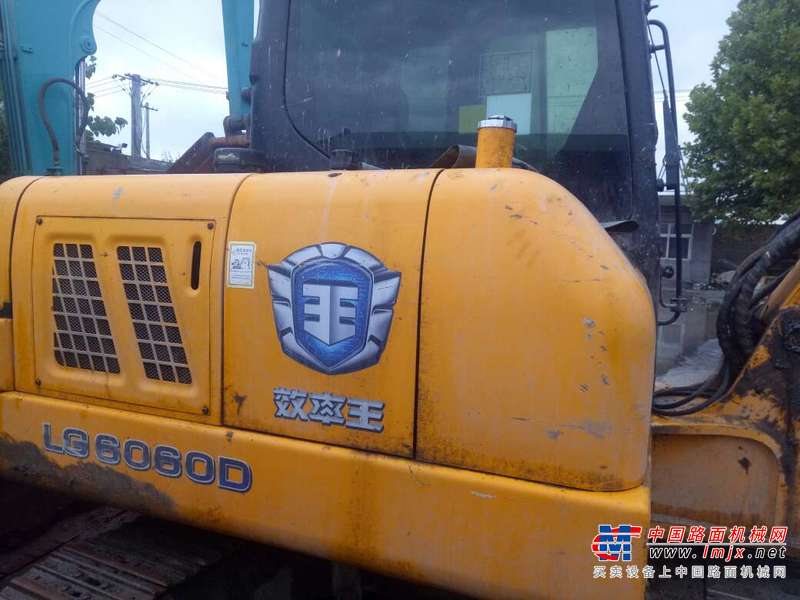 陕西出售转让二手2600小时2015年龙工LG6060D挖掘机