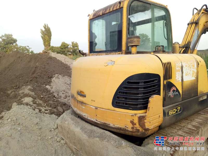 山西出售转让二手7800小时2006年现代R60挖掘机