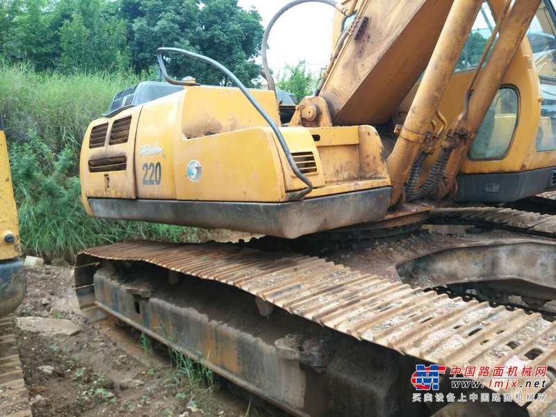 云南出售转让二手18936小时2005年现代R220LC挖掘机