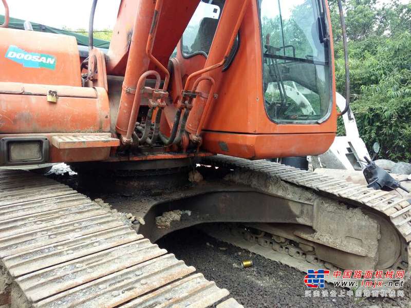 贵州出售转让二手7400小时2010年斗山DH220LC挖掘机