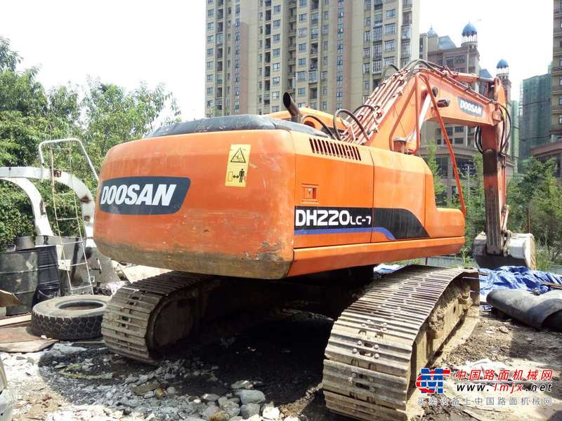贵州出售转让二手7400小时2010年斗山DH220LC挖掘机