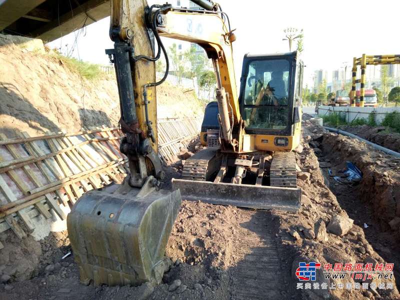 四川出售转让二手4800小时2014年徐工XE60CA挖掘机